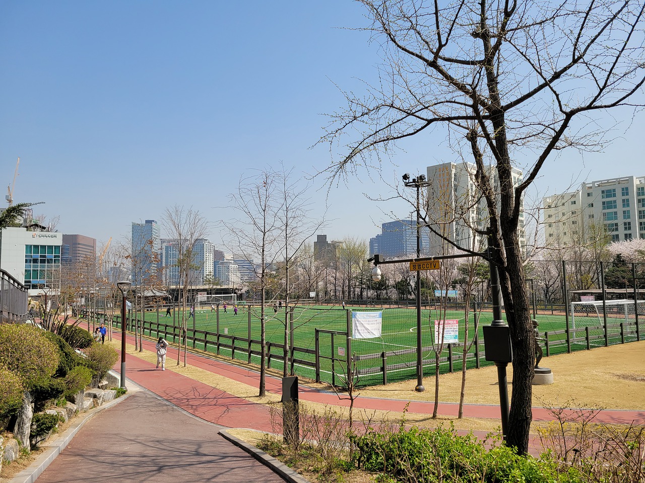 间的微妙平 间的微妙平